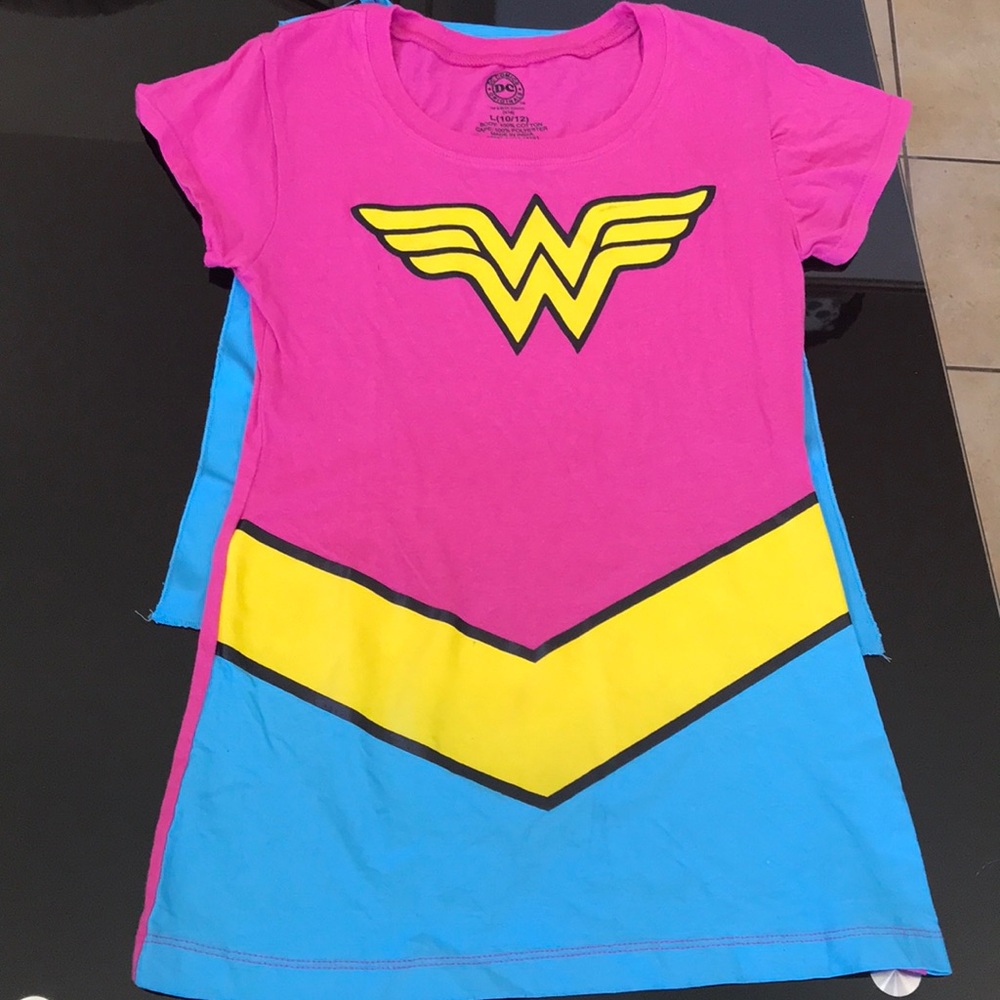 Wonder woman T-shirt size 10-12 with cape